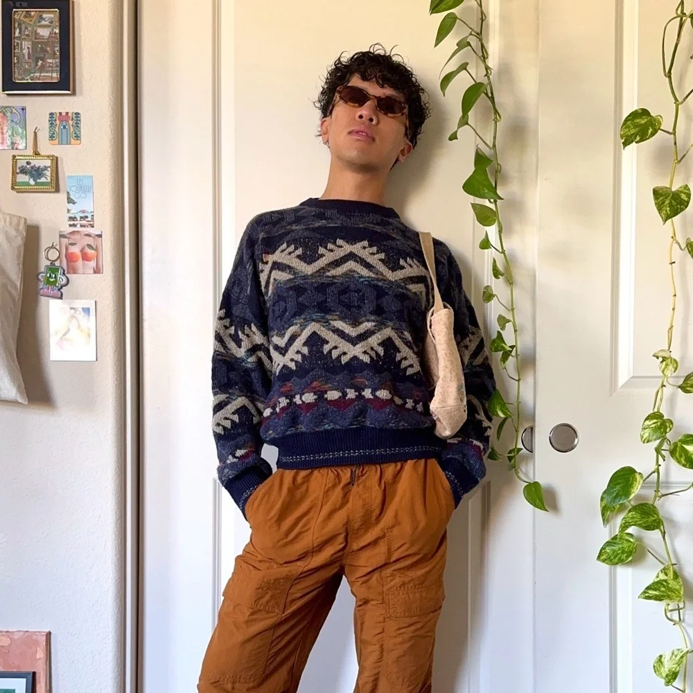 Vintage Navy Blue Wool-Blend Sweater - Picture 2 of 6